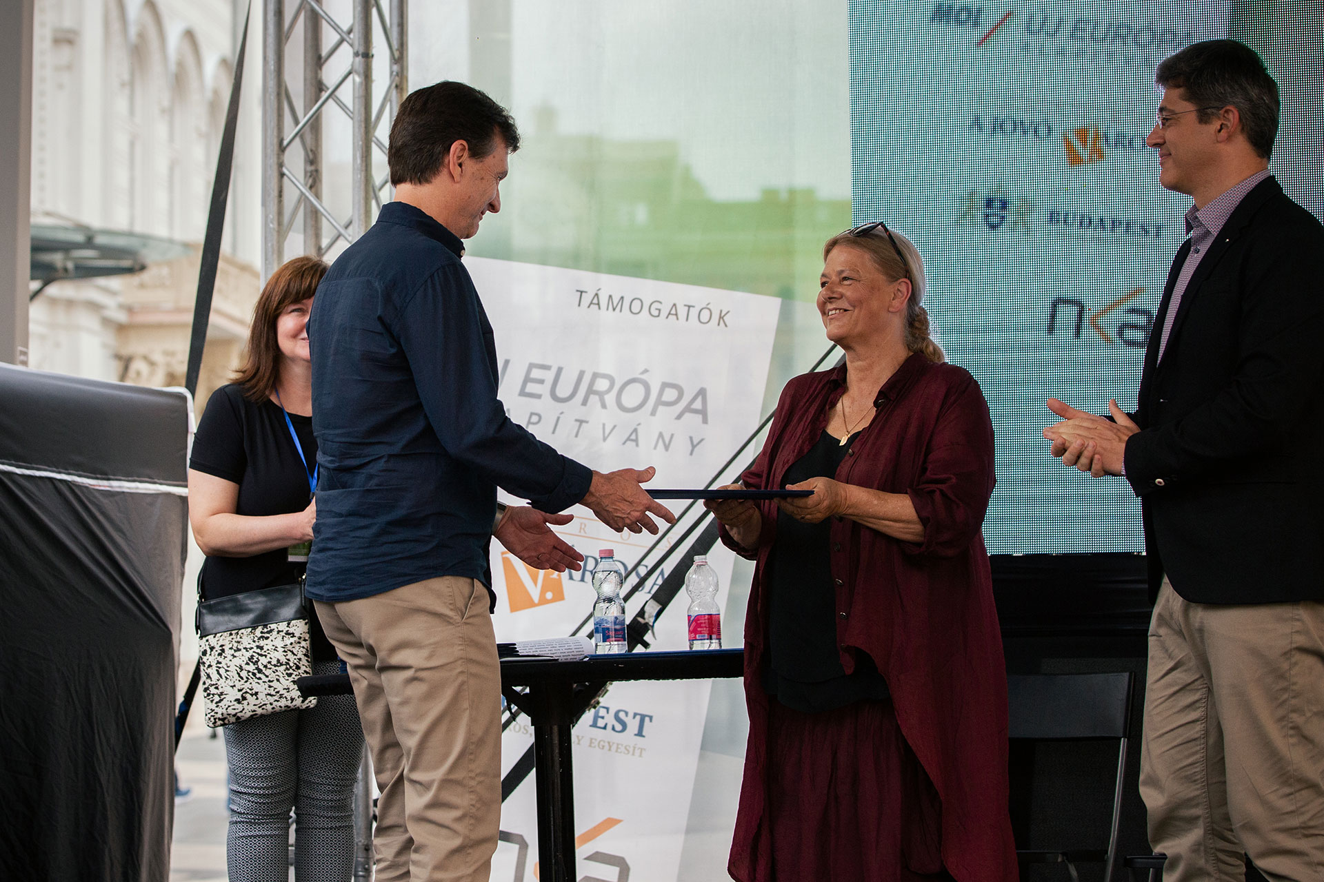 Szép Magyar Könyv díjat nyert a LUGO Graffiti (4)