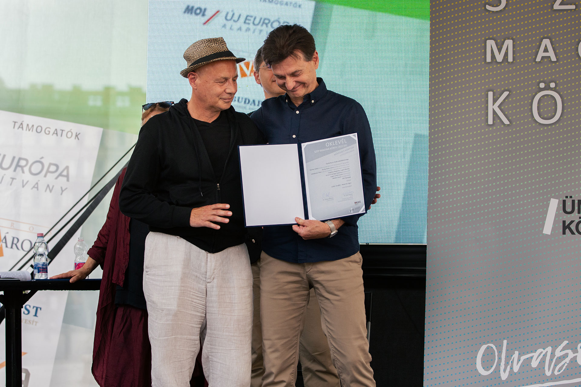 Szép Magyar Könyv díjat nyert a LUGO Graffiti (6)